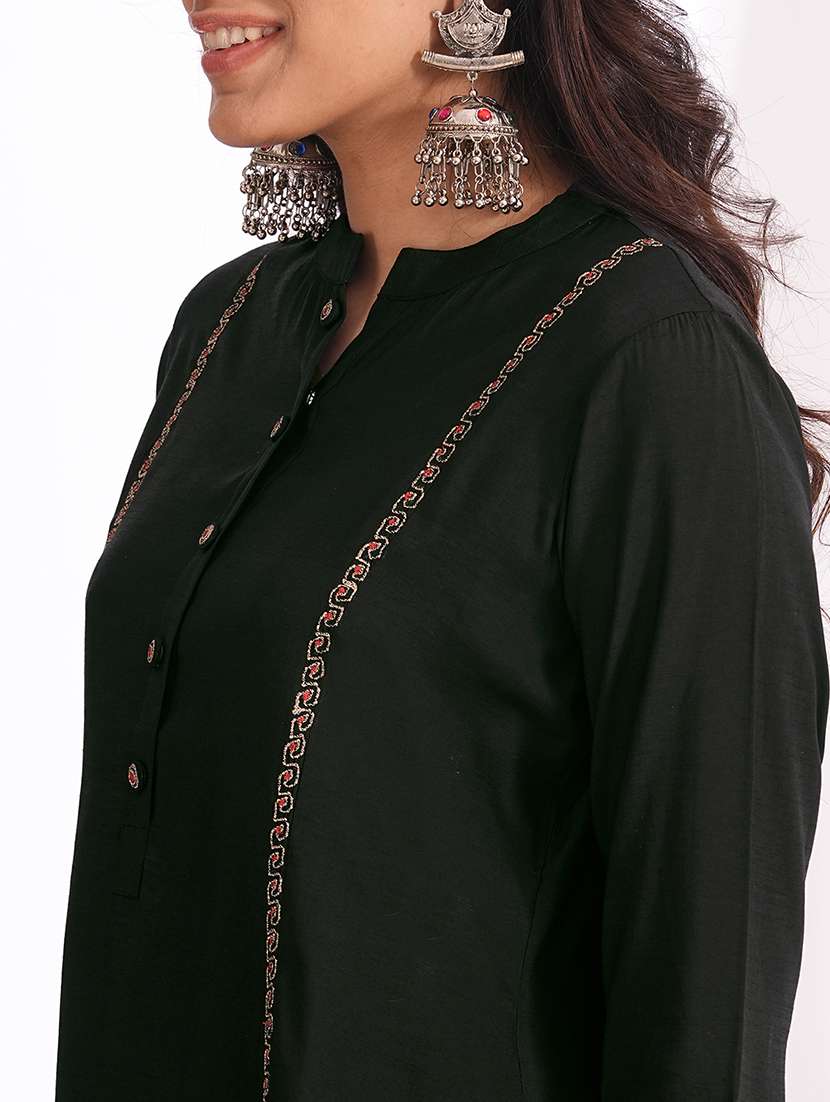 Women Solid With Work Three Quarter Sleeve Kurta Pant Set - 22240949 -  Standard Image - 3