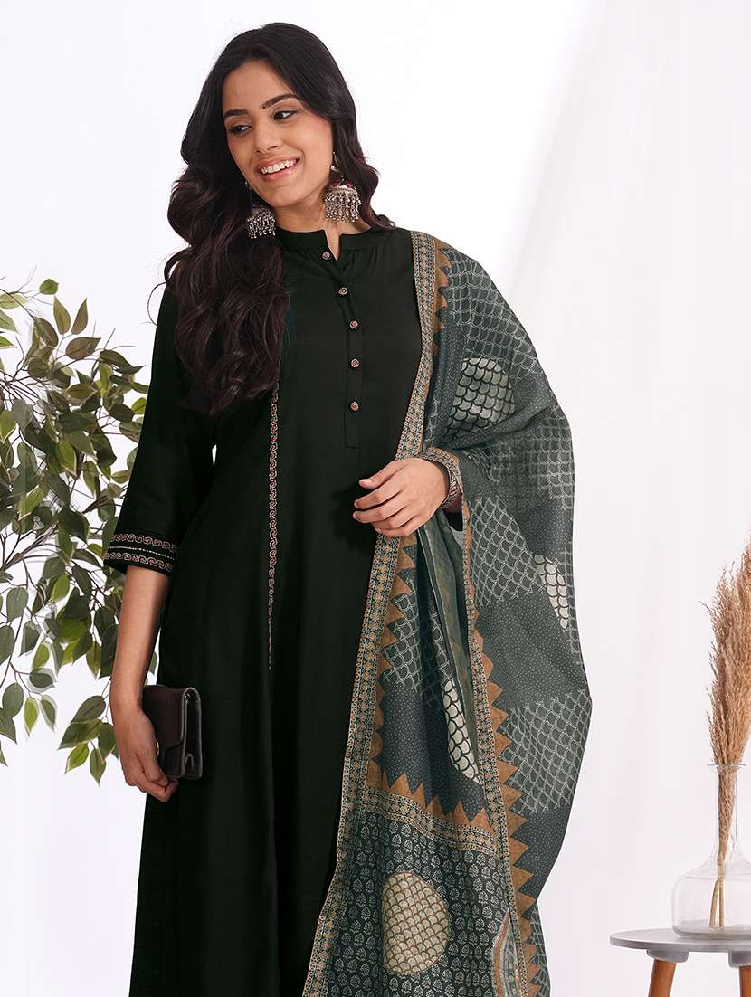 women solid with work three quarter sleeve kurta pant with dupatta set - 22240954 -  Standard Image - 8