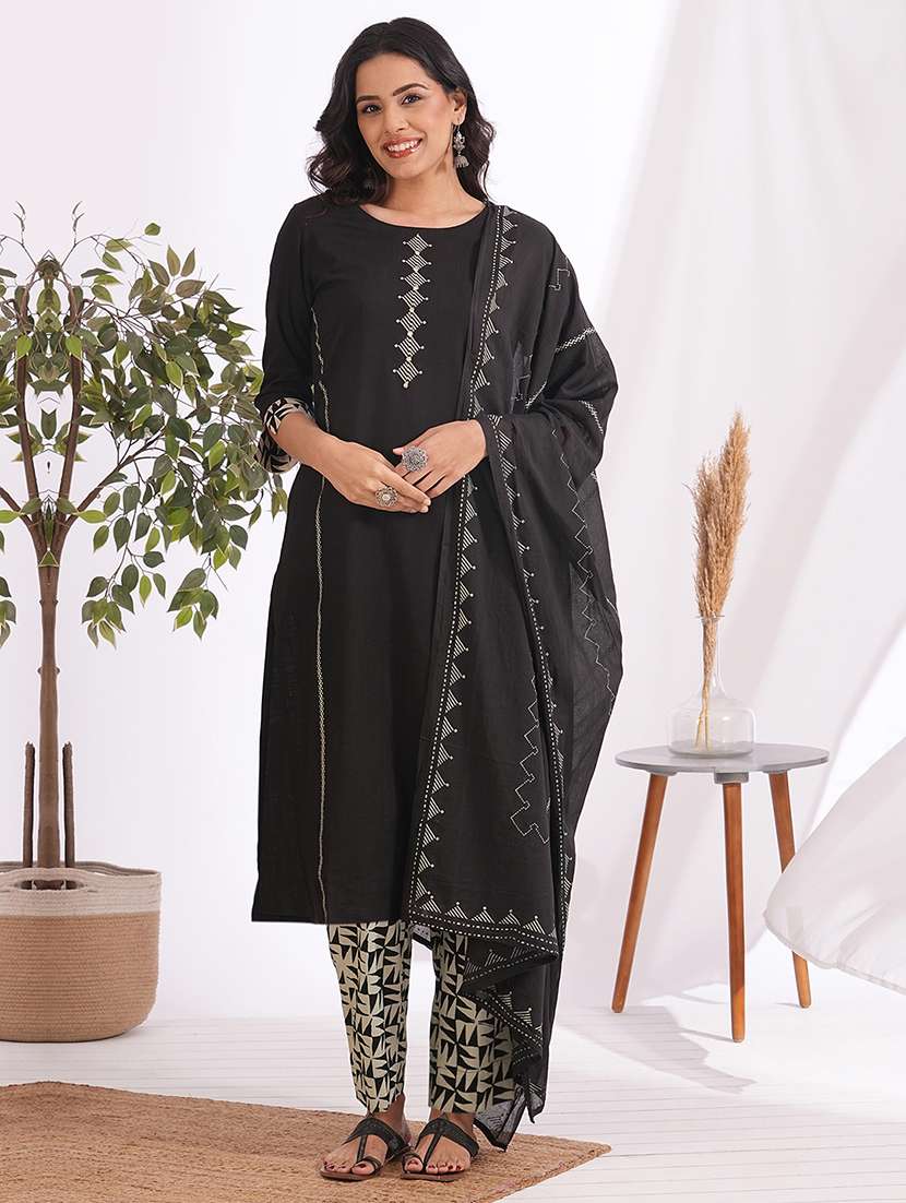 women solid three quarter sleeve kurta pant with dupatta set