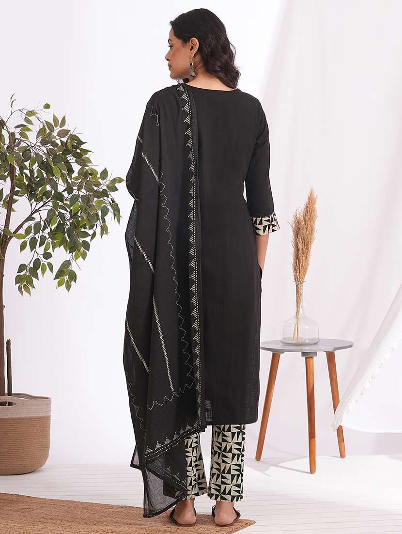 women solid three quarter sleeve kurta pant with dupatta set - 22240955 -  Standard Image - 3