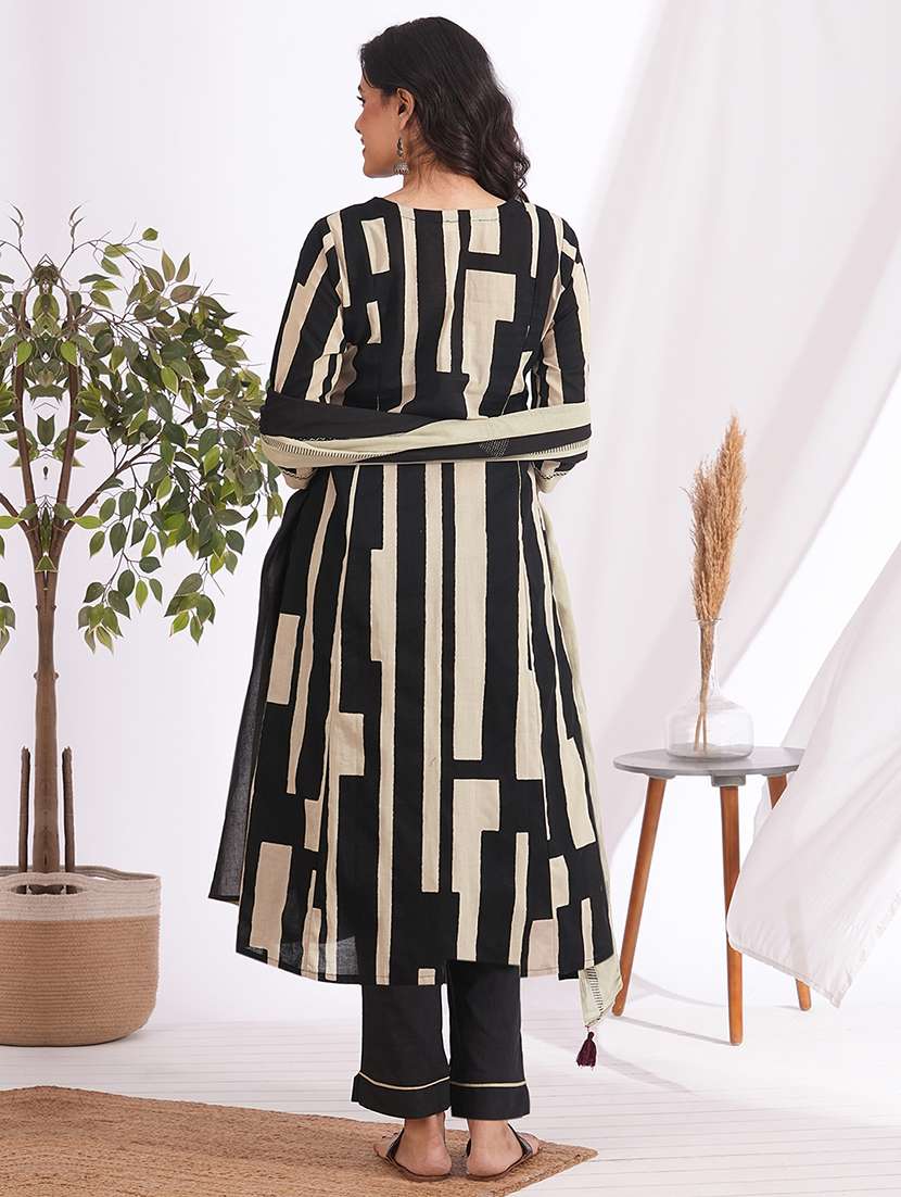 women printed three quarter sleeve kurta pant with dupatta set - 22240956 -  Standard Image - 3