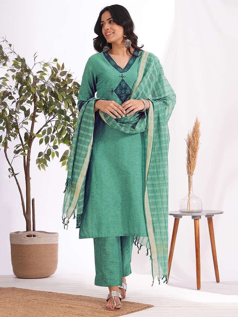 women placement print three quarter sleeve kurta pant with dupatta set