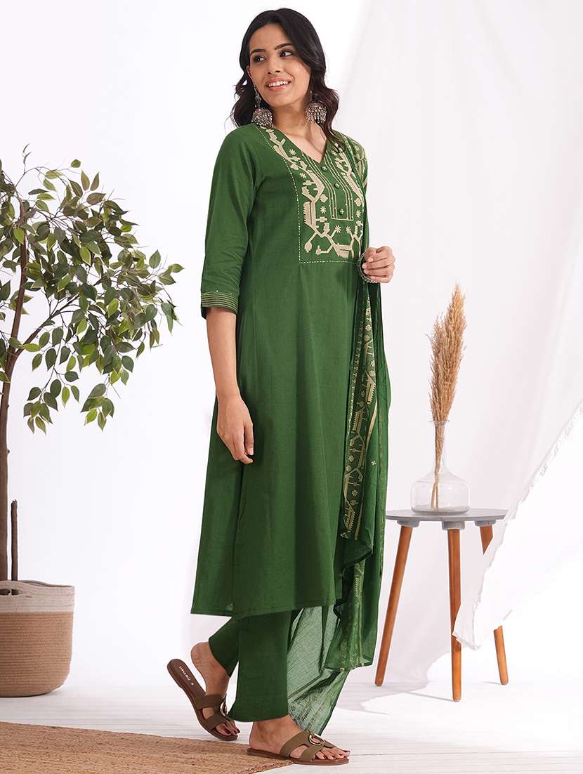 women solid with work three quarter sleeve kurta pant with dupatta set - 22240958 -  Standard Image - 3