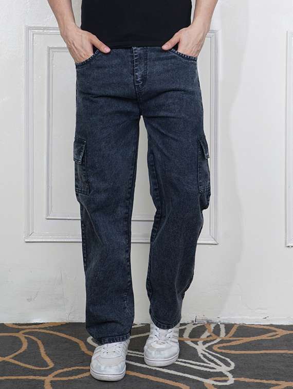 men solid mid rise regular fit cargo