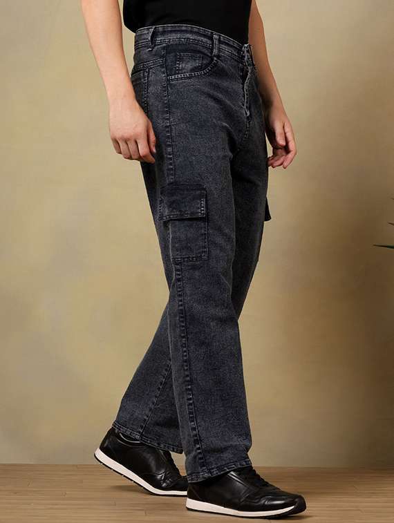 men solid mid rise regular fit cargo