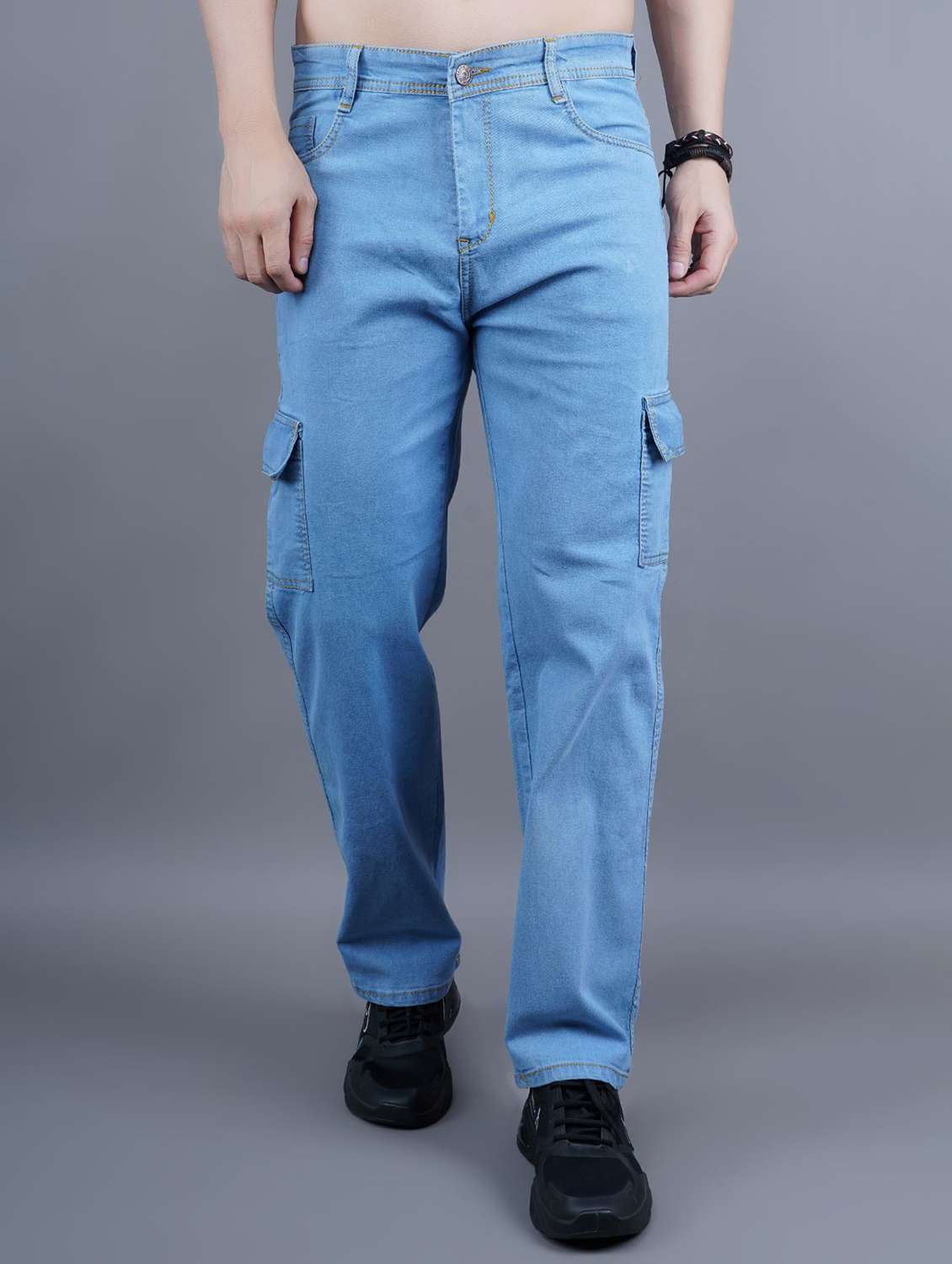 men solid mid rise regular fit cargo