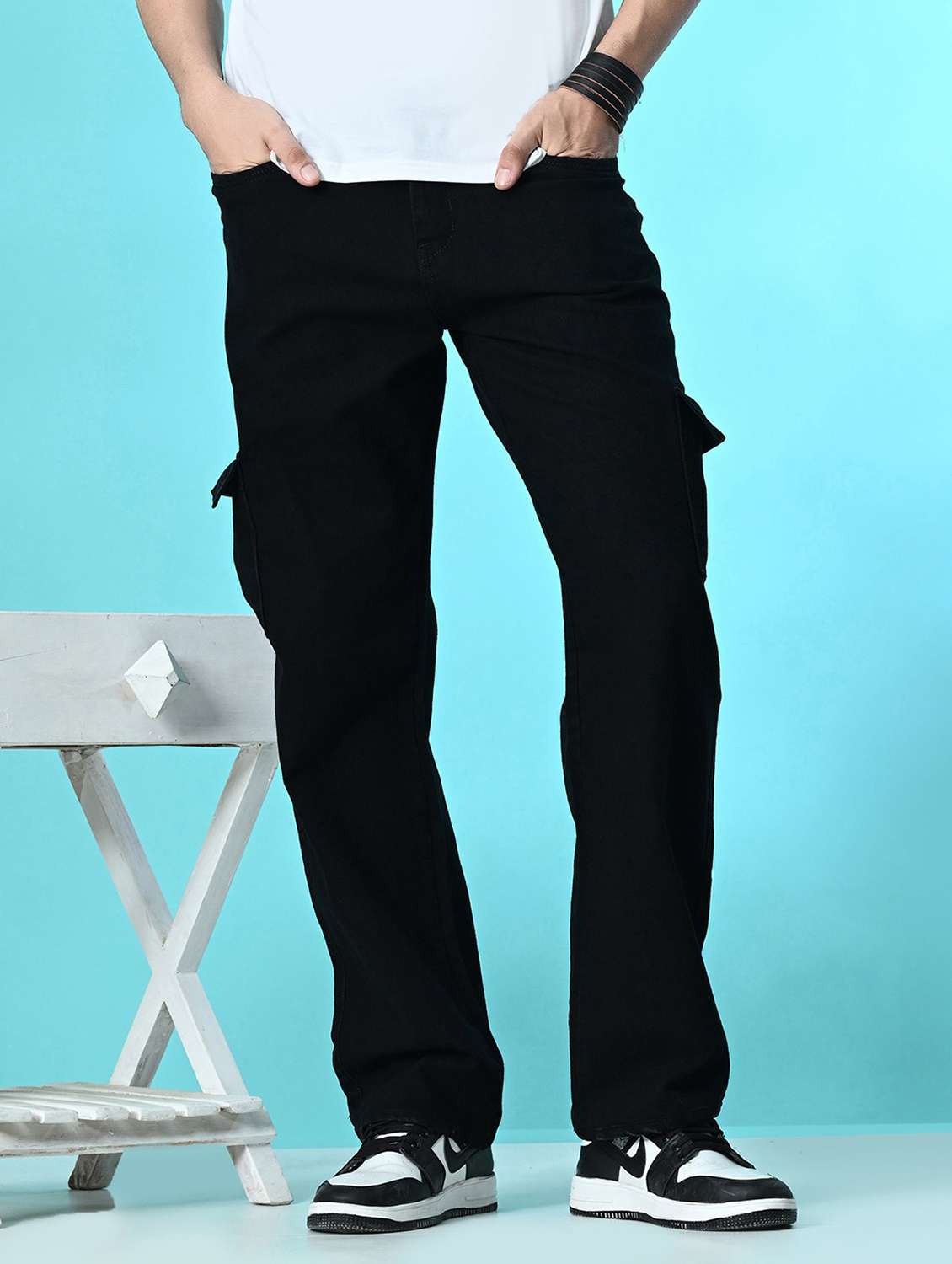 men solid mid rise relaxed fit cargo