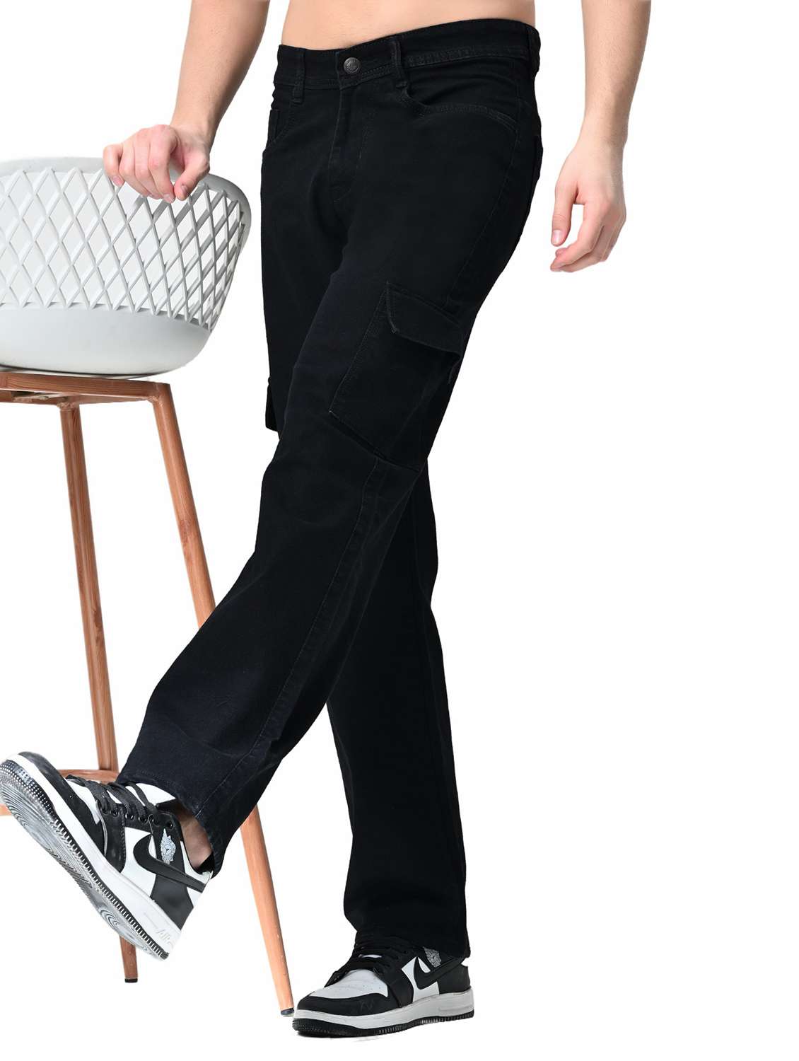 men solid mid rise relaxed fit cargo