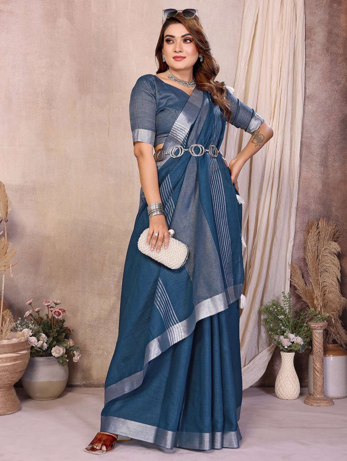 women solid with bordered saree with blouse