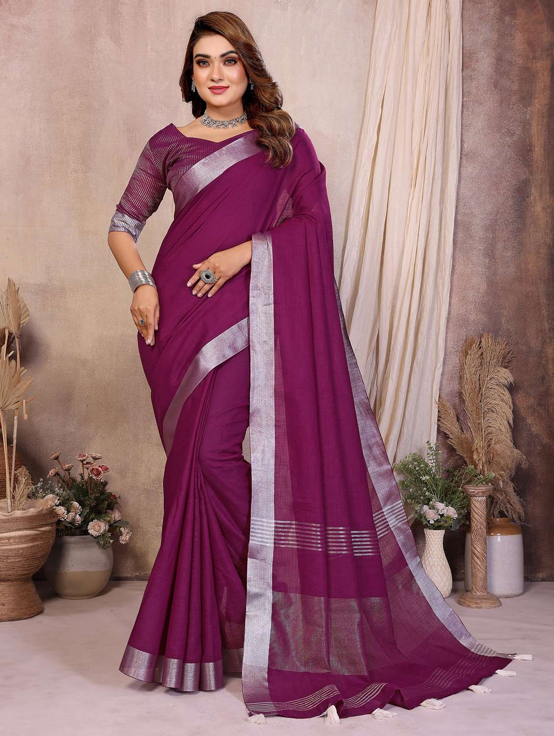 women solid with bordered saree with blouse