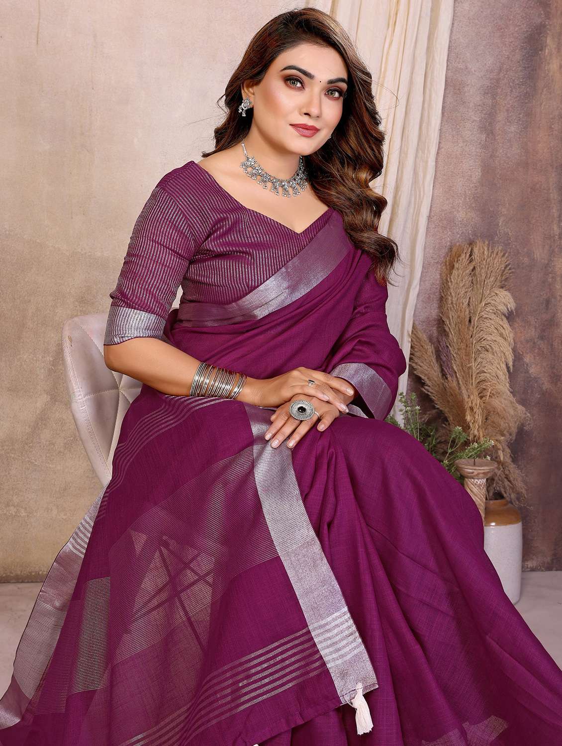 women solid with bordered saree with blouse - 22241802 -  Standard Image - 3