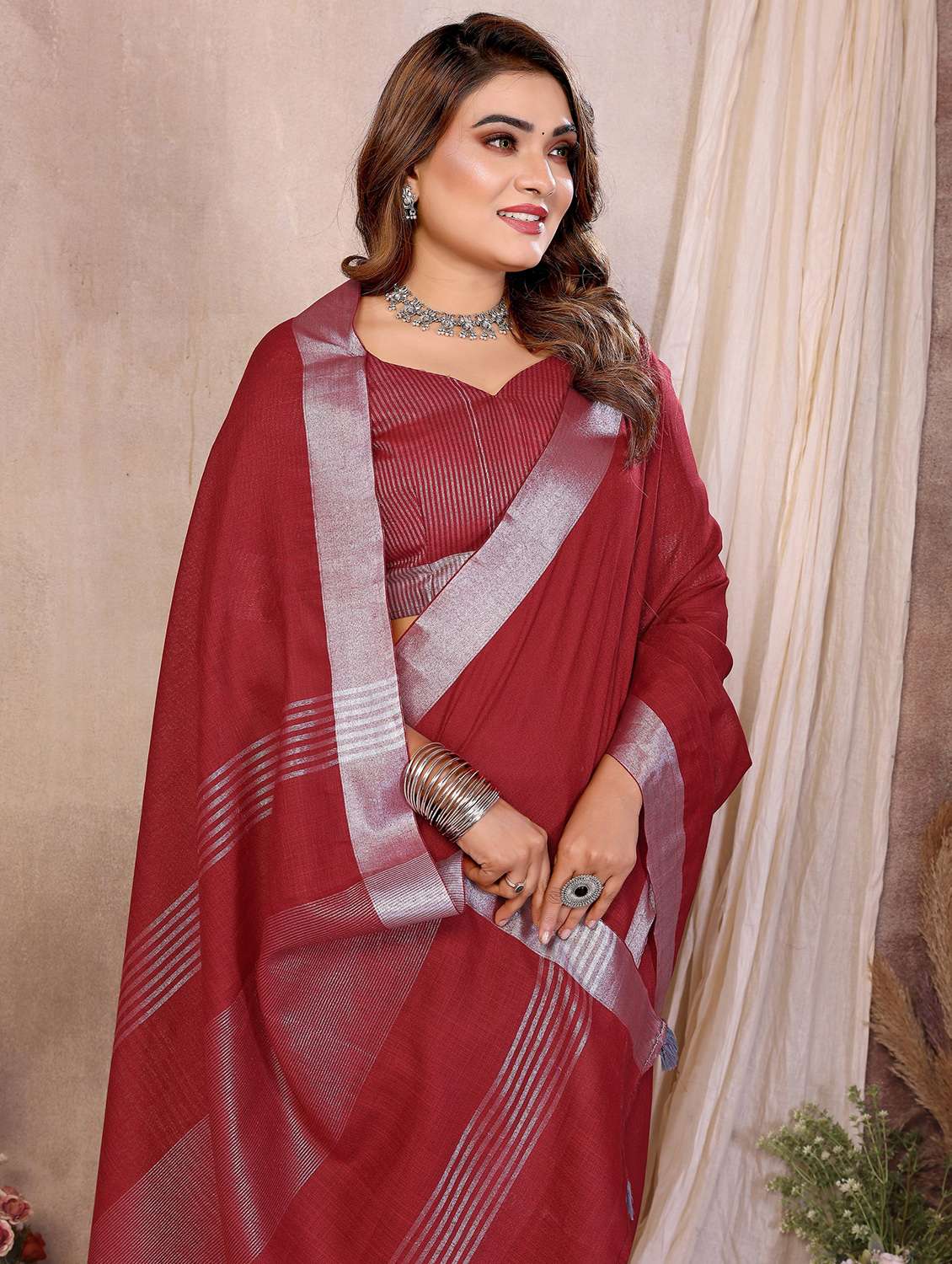 women solid with bordered saree with blouse - 22241803 -  Standard Image - 3