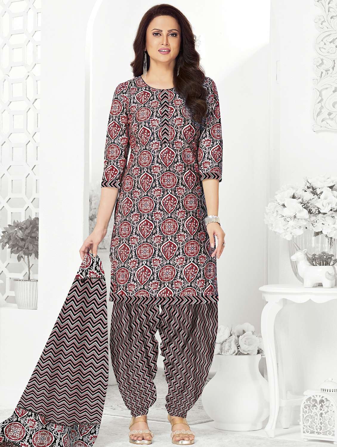 women printed three quarter sleeve kurta patiala with dupatta set