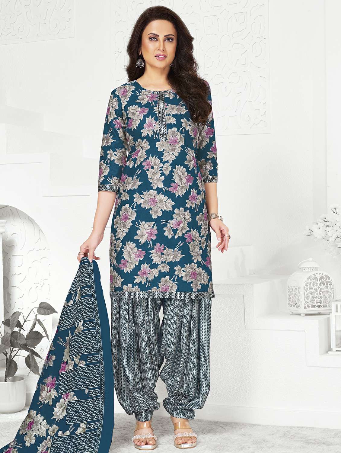 women floral three quarter sleeve kurta patiala with dupatta set