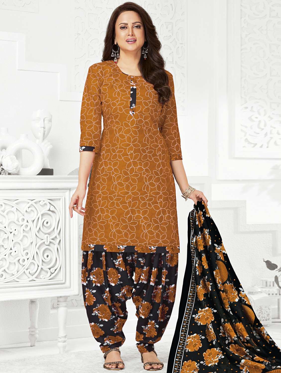 women printed three quarter sleeve kurta patiala with dupatta set