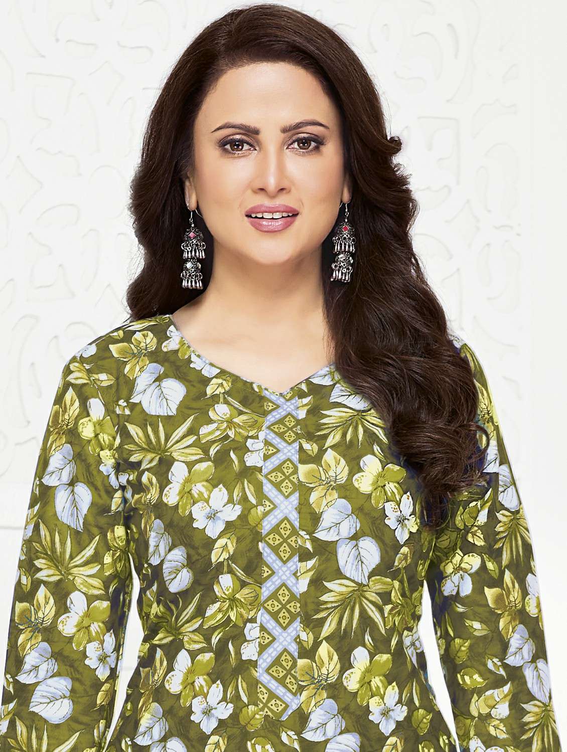 women floral three quarter sleeve kurta patiala with dupatta set - 22241999 -  Standard Image - 3