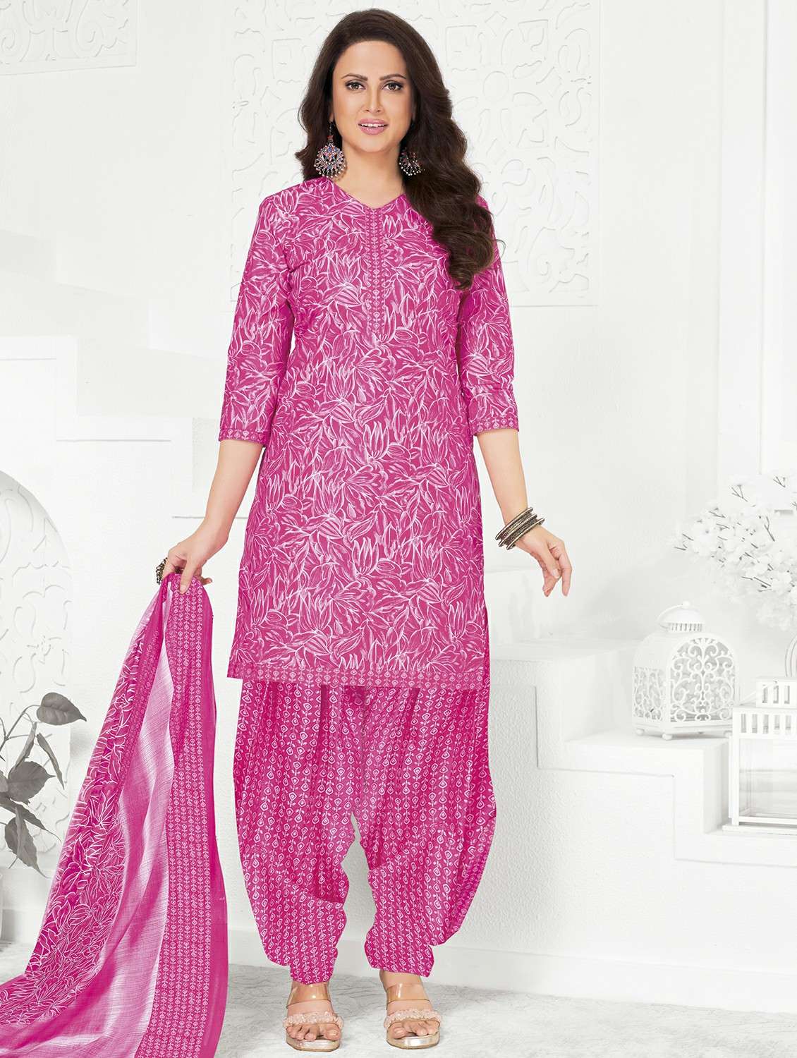 women printed three quarter sleeve kurta patiala with dupatta set