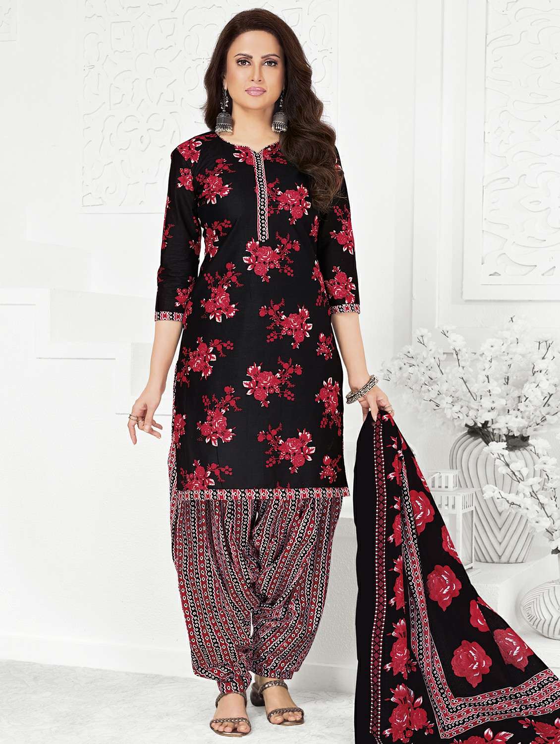 women floral three quarter sleeve kurta patiala with dupatta set