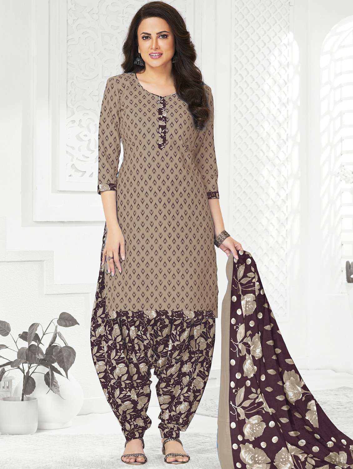 women printed three quarter sleeve kurta patiala with dupatta set