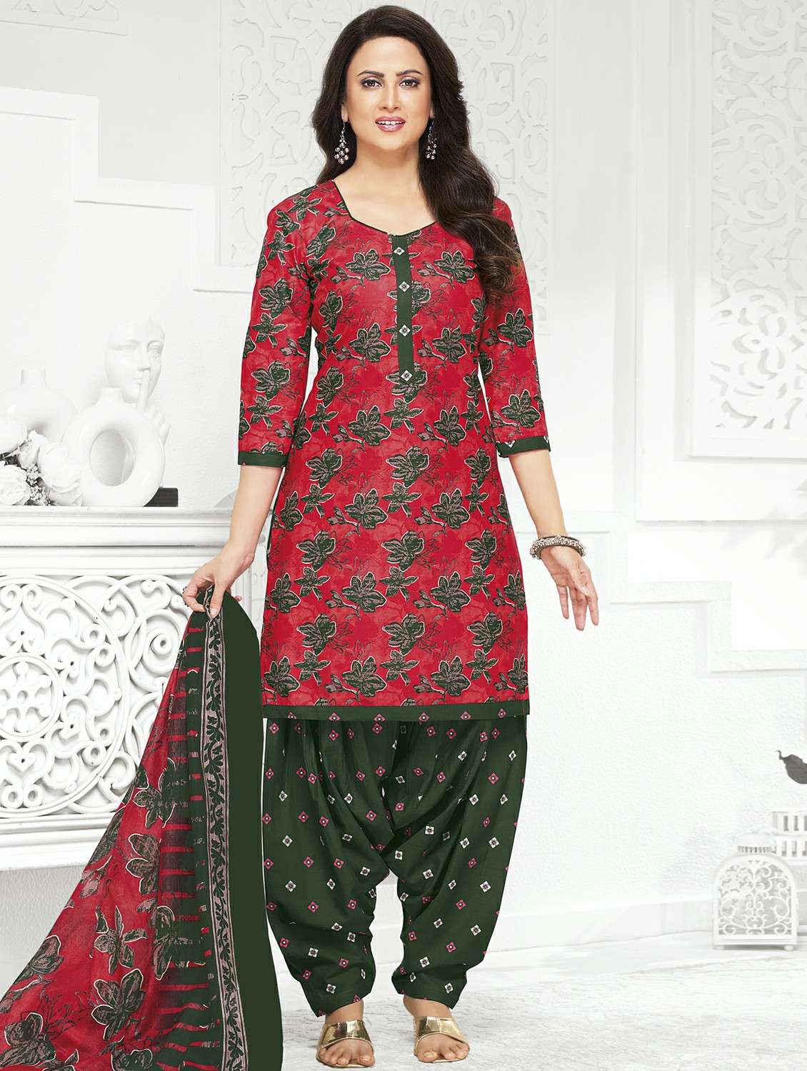 women floral three quarter sleeve kurta patiala with dupatta set