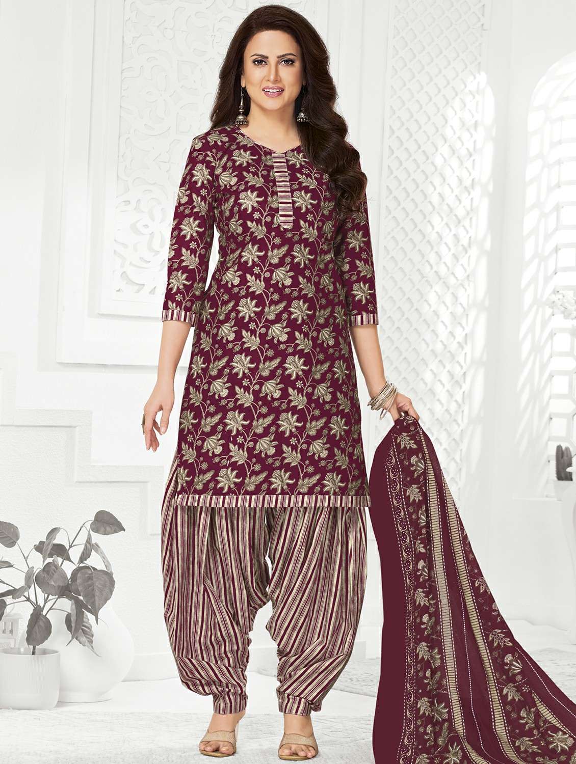 women floral three quarter sleeve kurta patiala with dupatta set