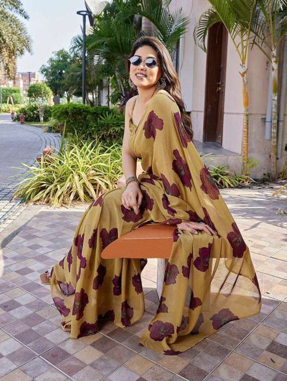 women floral printed saree with blouse