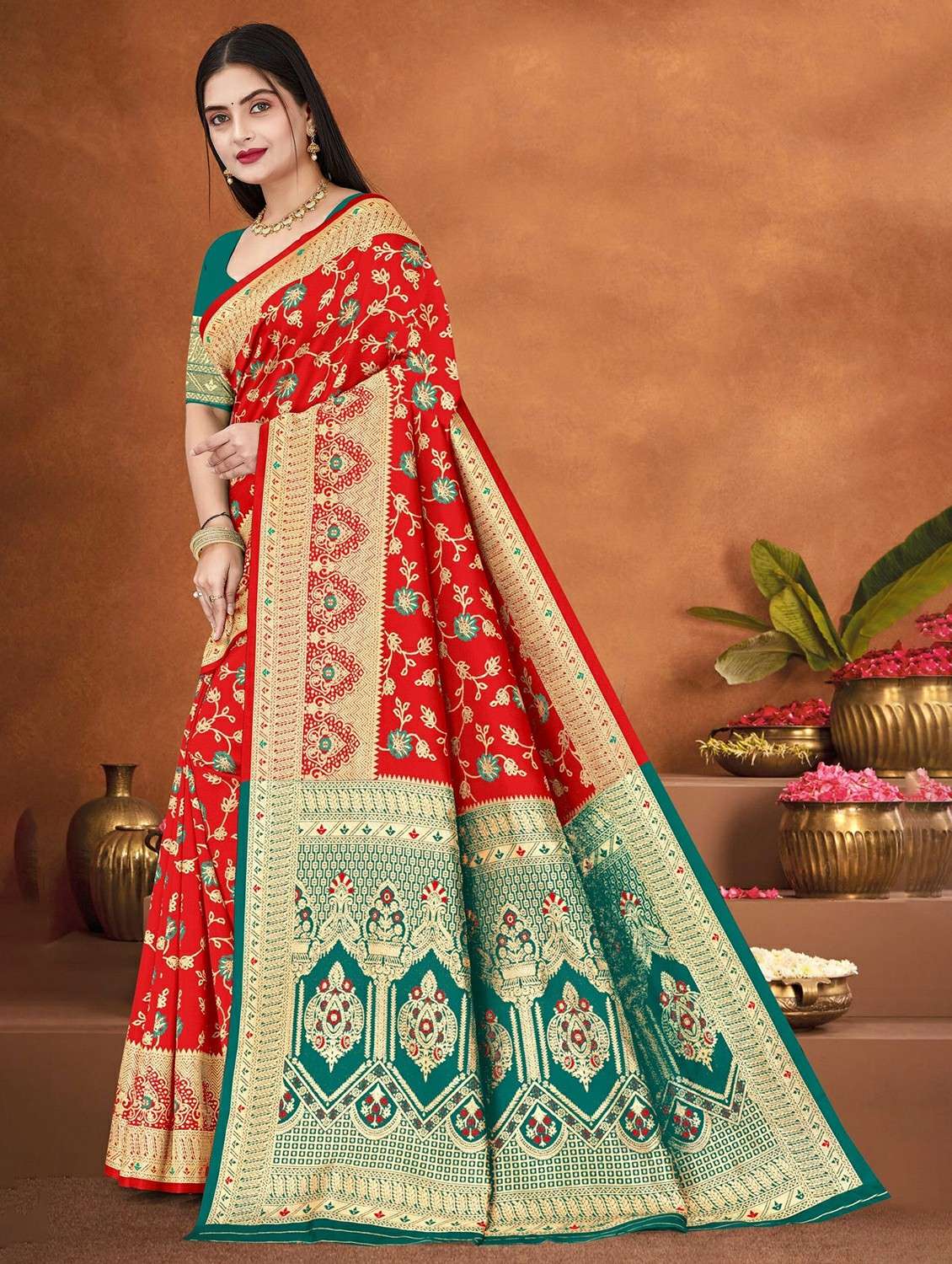 women self design banarasi saree with blouse