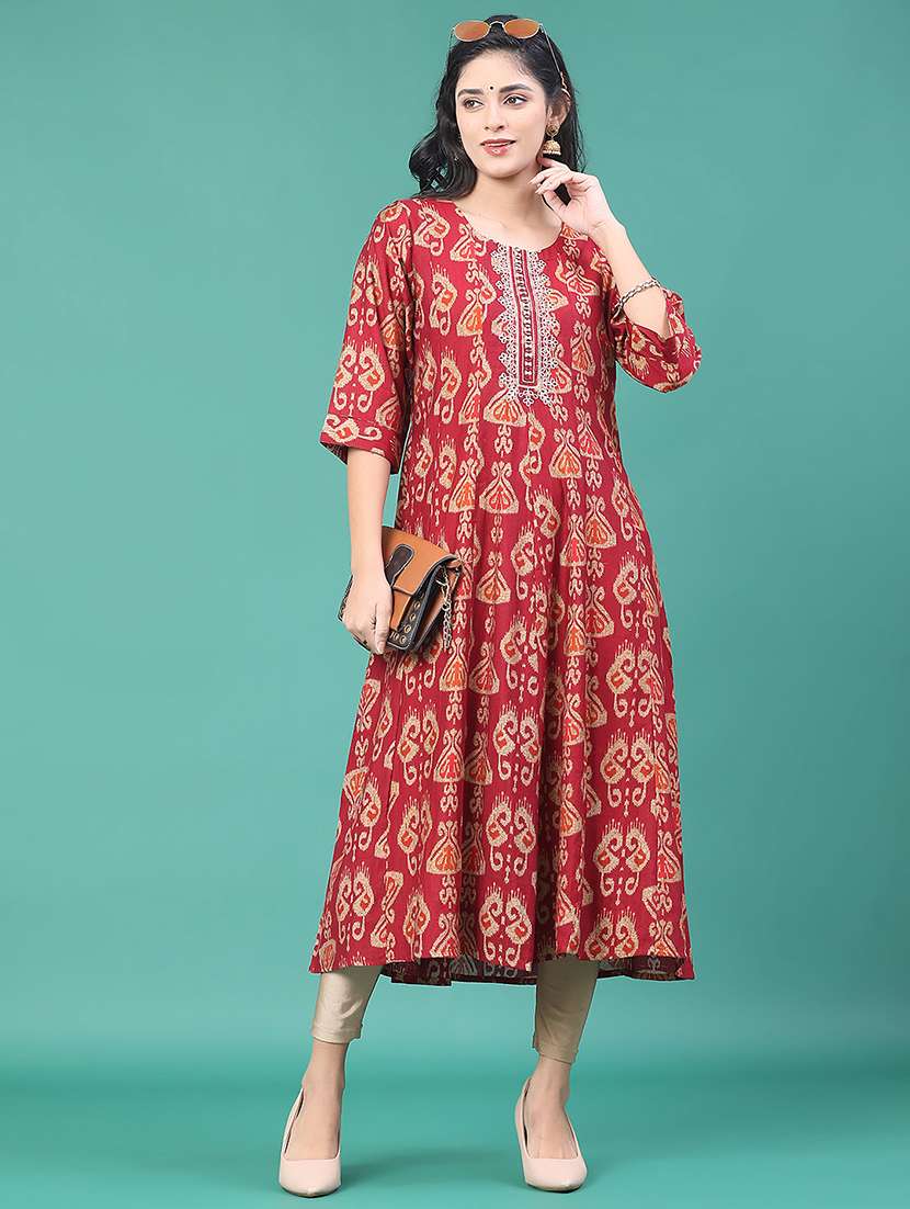 women printed three quarter sleeve kurta pant set