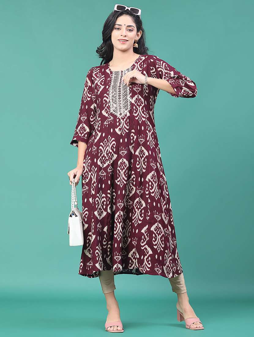 women printed three quarter sleeve kurta leggings set