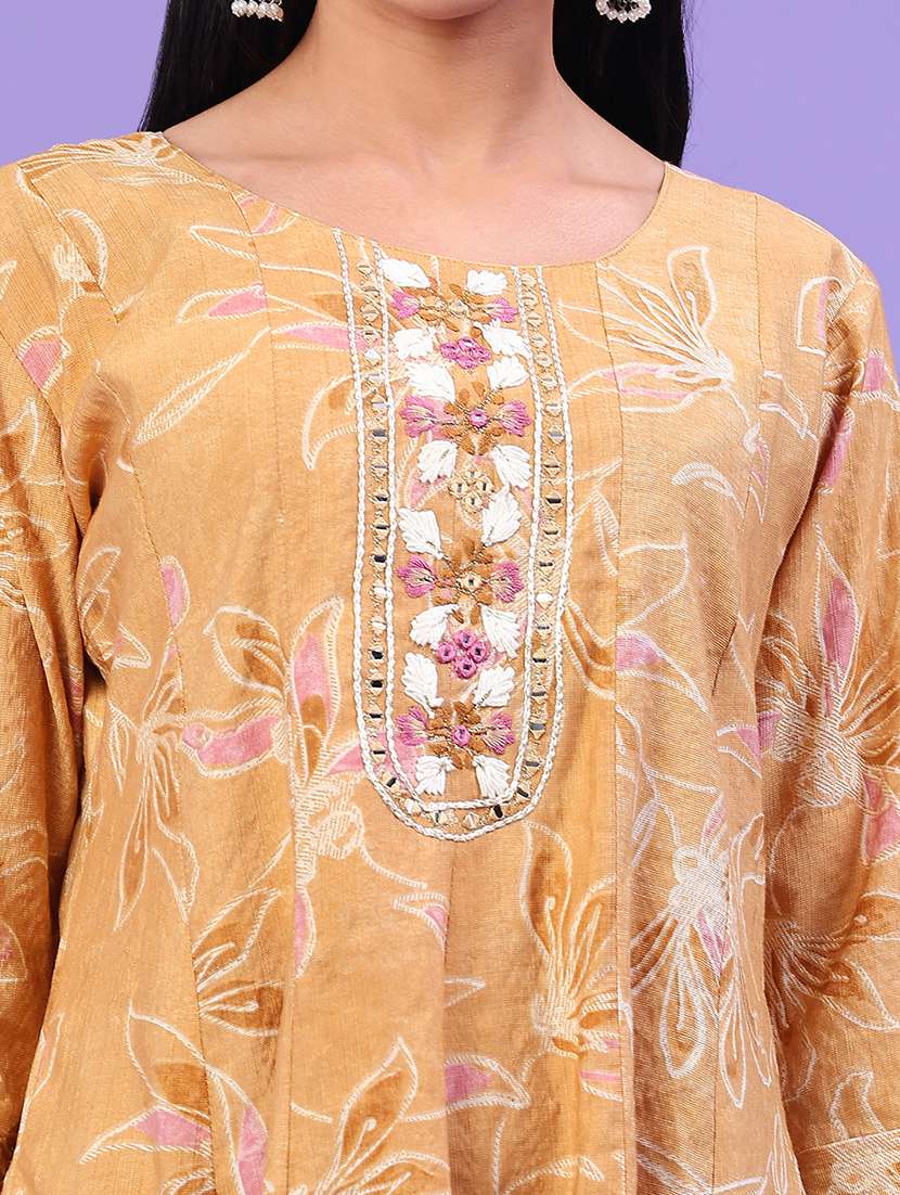 Women Printed Three Quarter Sleeve Flared Kurta - 22246400 -  Standard Image - 5