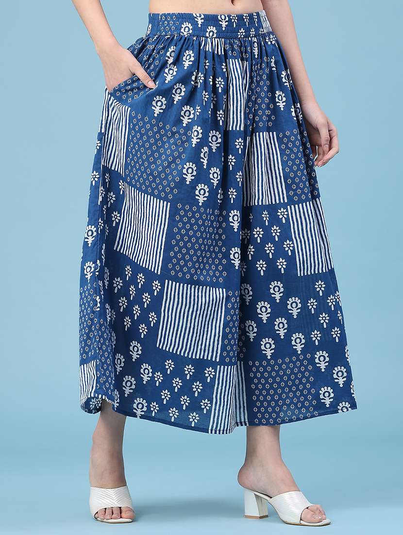 women printed mid rise flared maxi skirt
