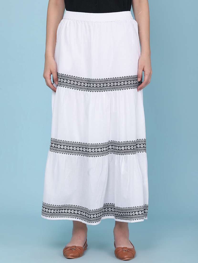 women printed mid rise flared skirt