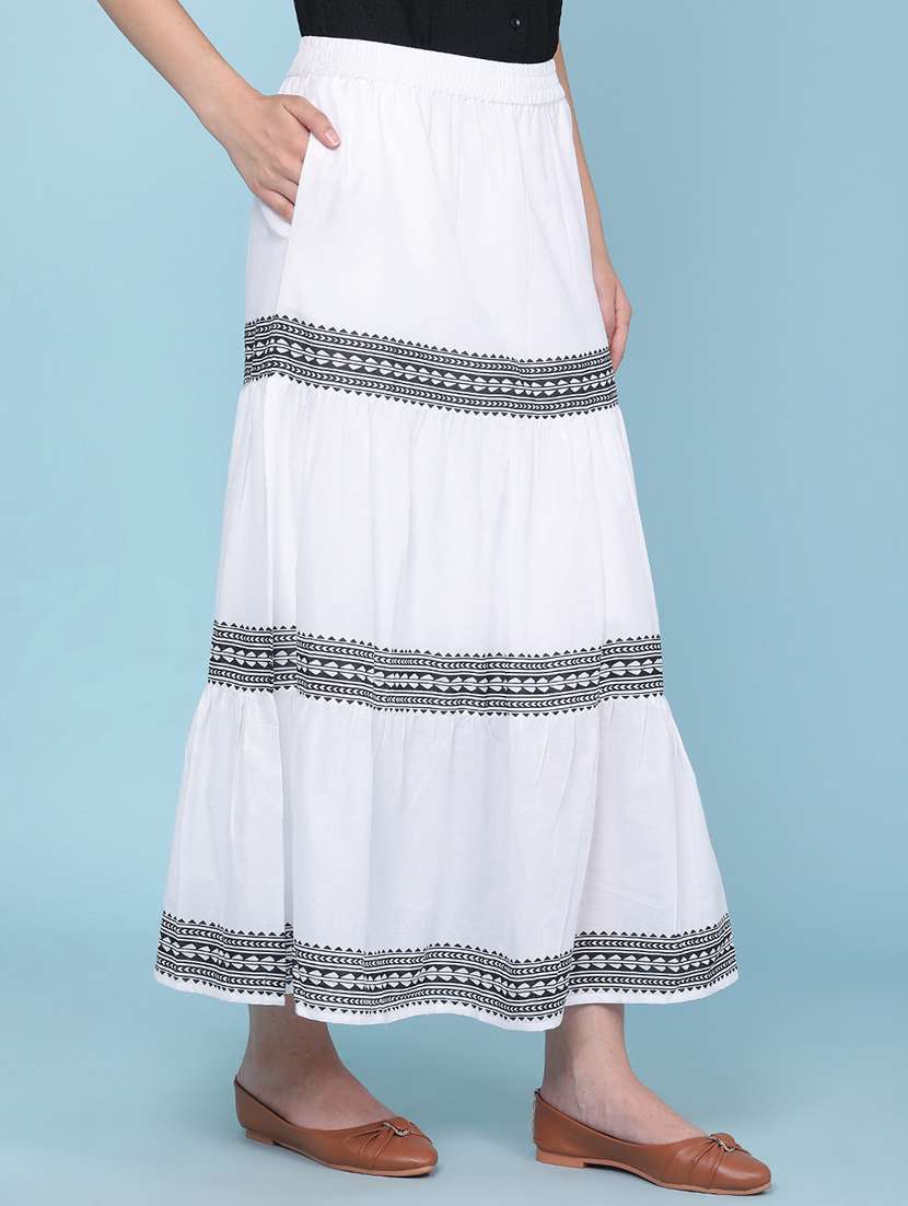 women printed mid rise flared skirt - 22246606 -  Standard Image - 3