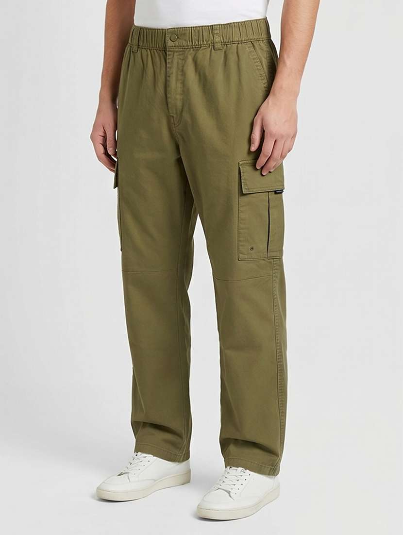 men solid mid rise relaxed fit cargo pant
