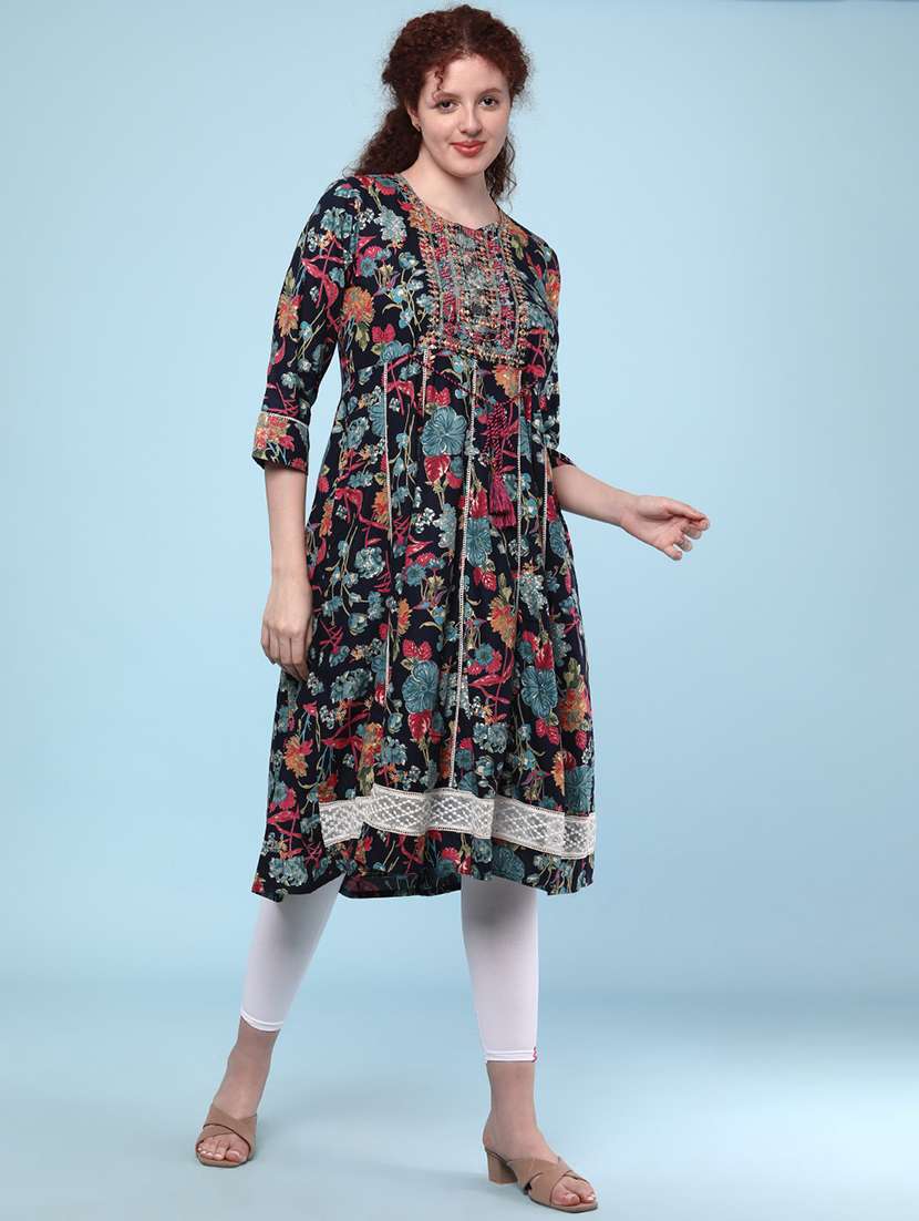 women printed three quarter sleeve kurta - 22250076 -  Standard Image - 3