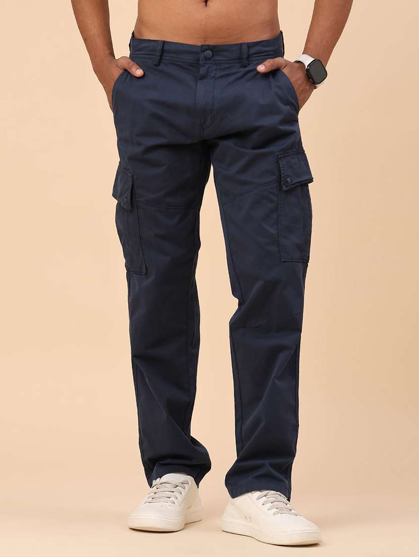 men solid mid rise regular fit cargo 