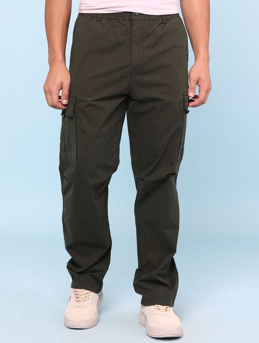men solid mid rise regular fit cargo 