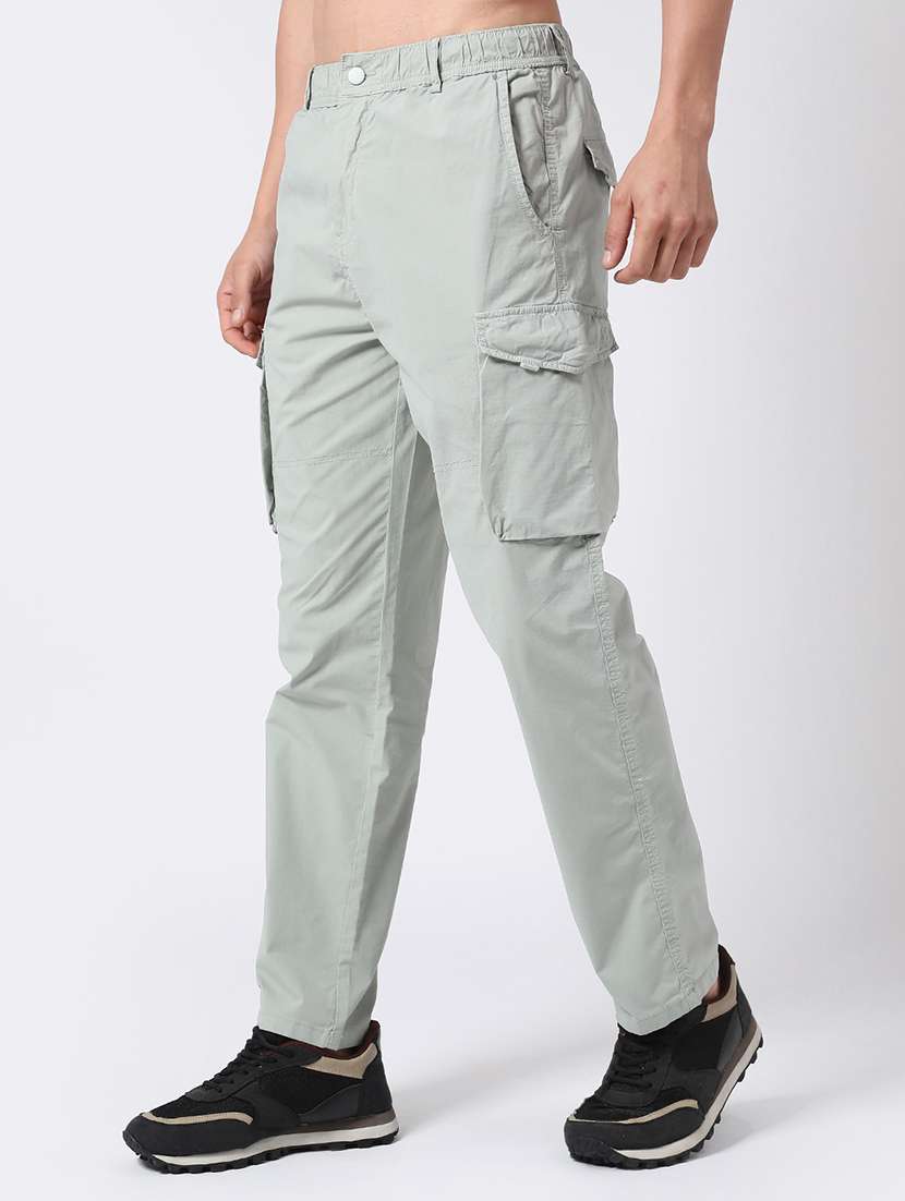 men solid mid rise regular fit cargo 