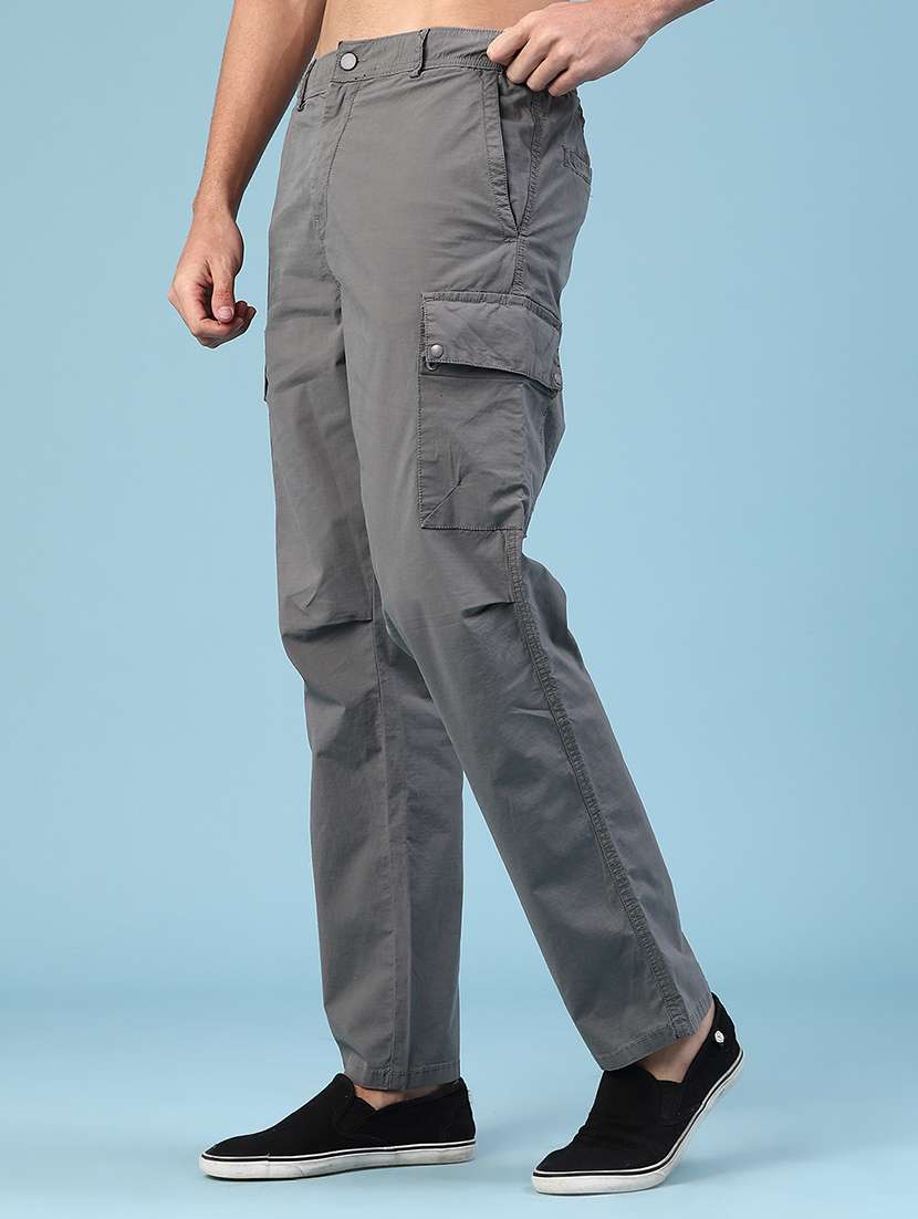 men solid mid rise regular fit cargo 