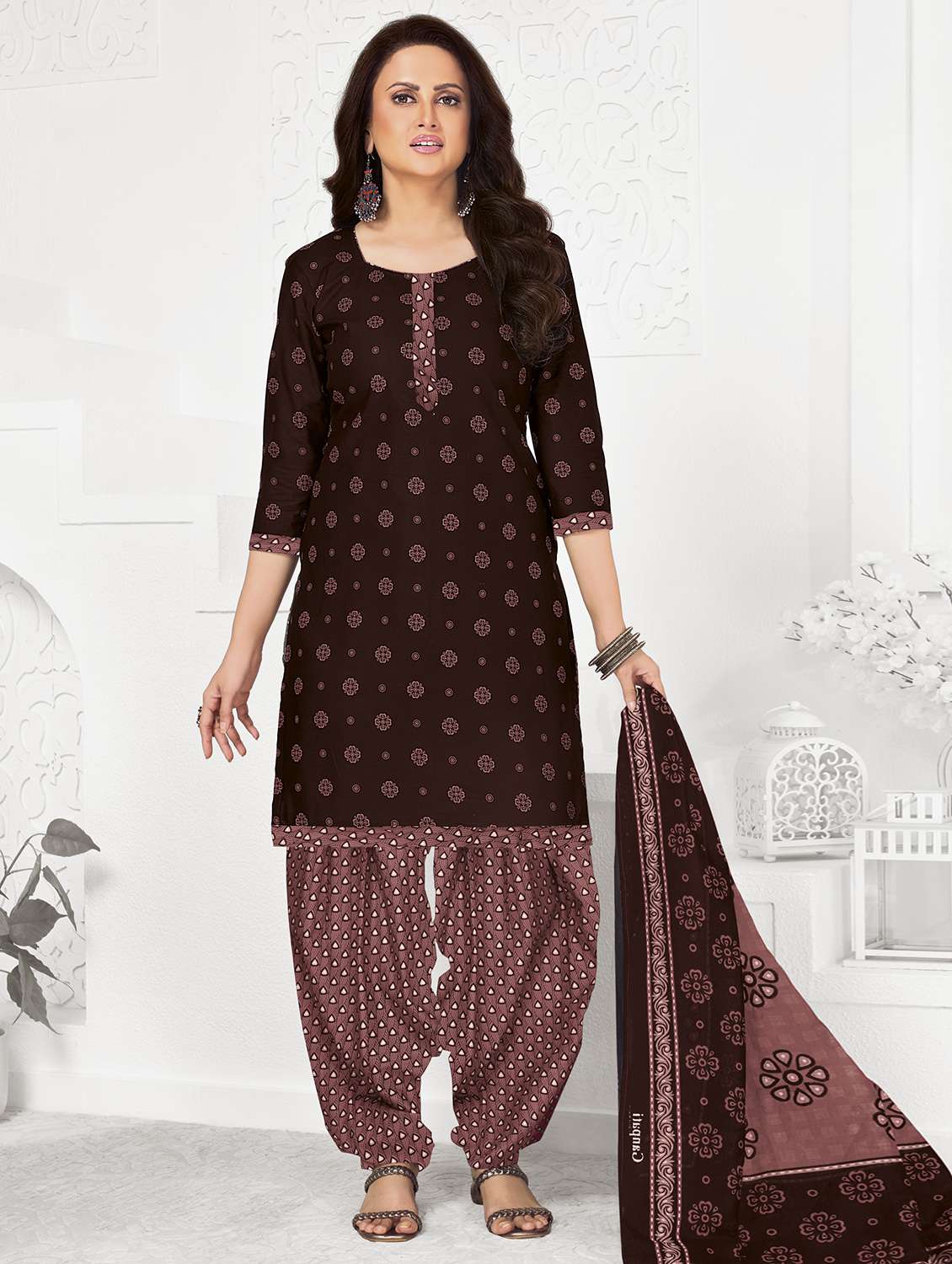 women printed three quarter sleeve kurta patiala with dupatta set
