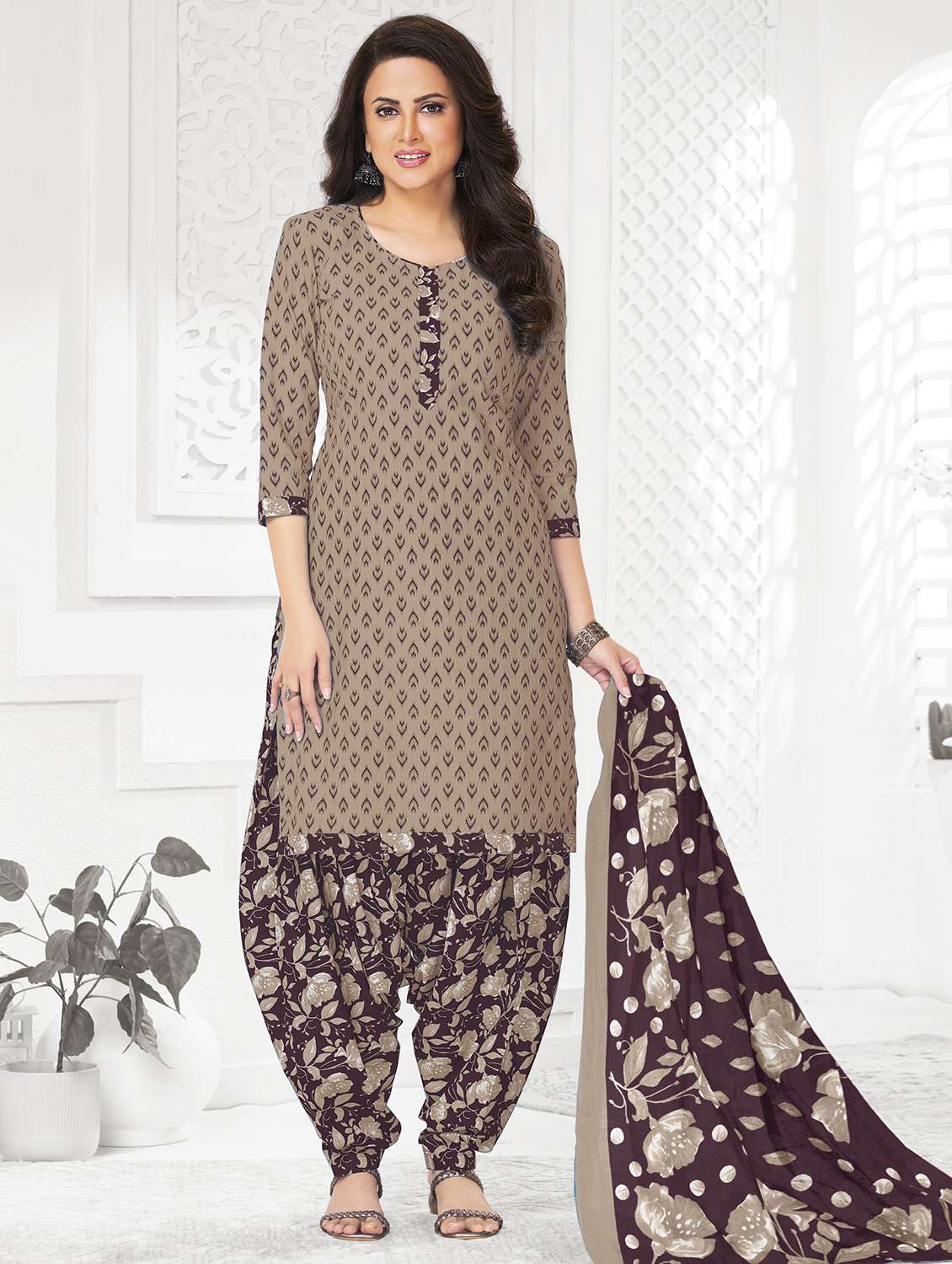 women printed three quarter sleeve kurta patiala with dupatta set