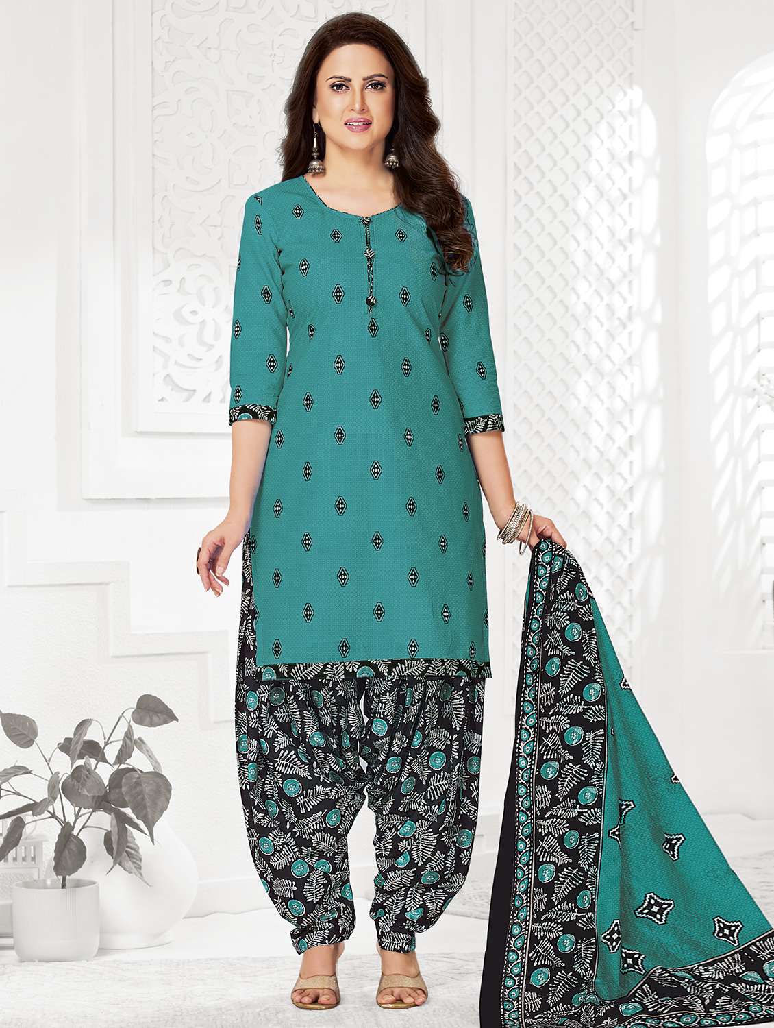 women printed three quarter sleeve kurta patiala with dupatta set