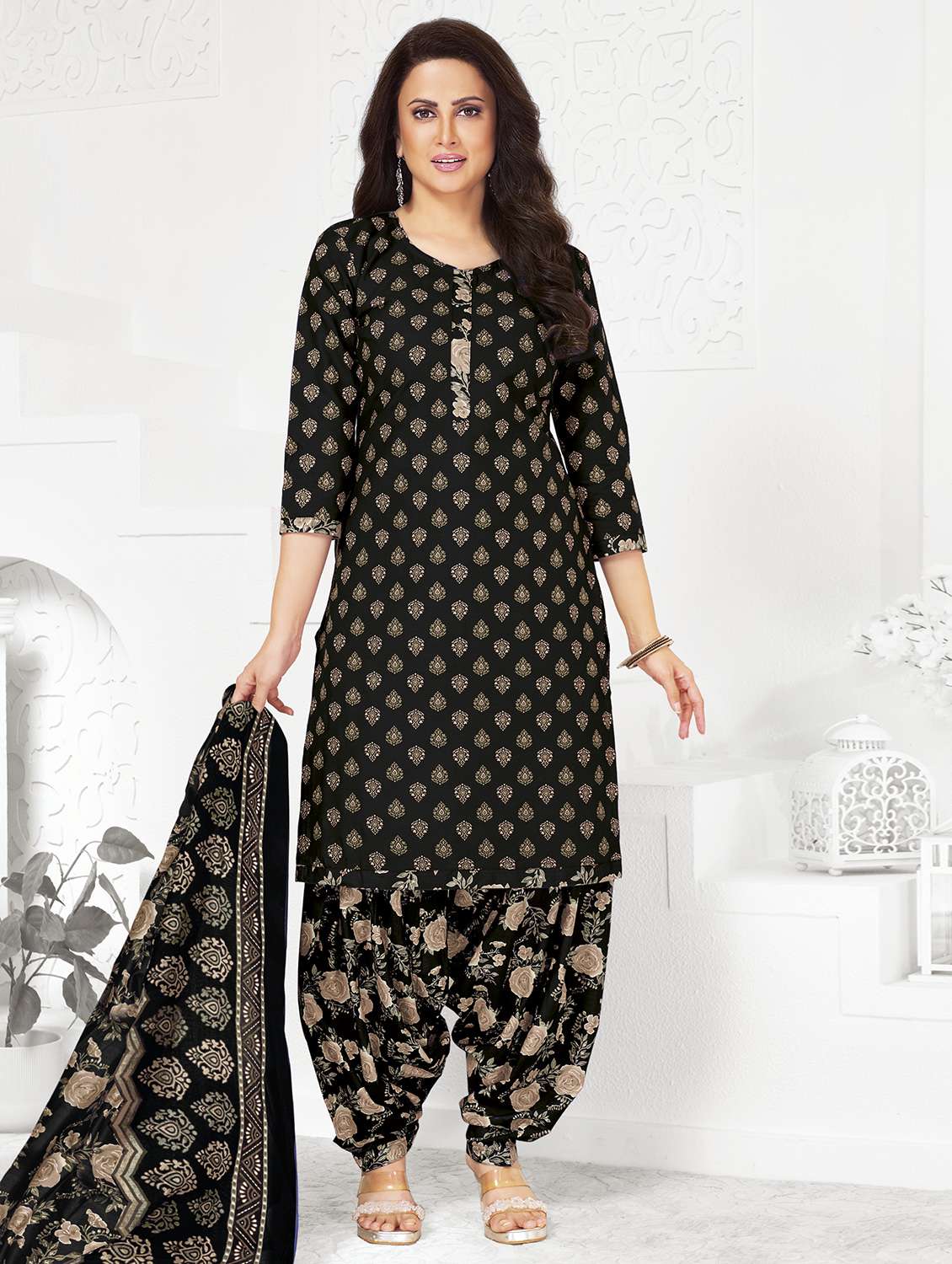 women printed three quarter sleeve kurta patiala with dupatta set