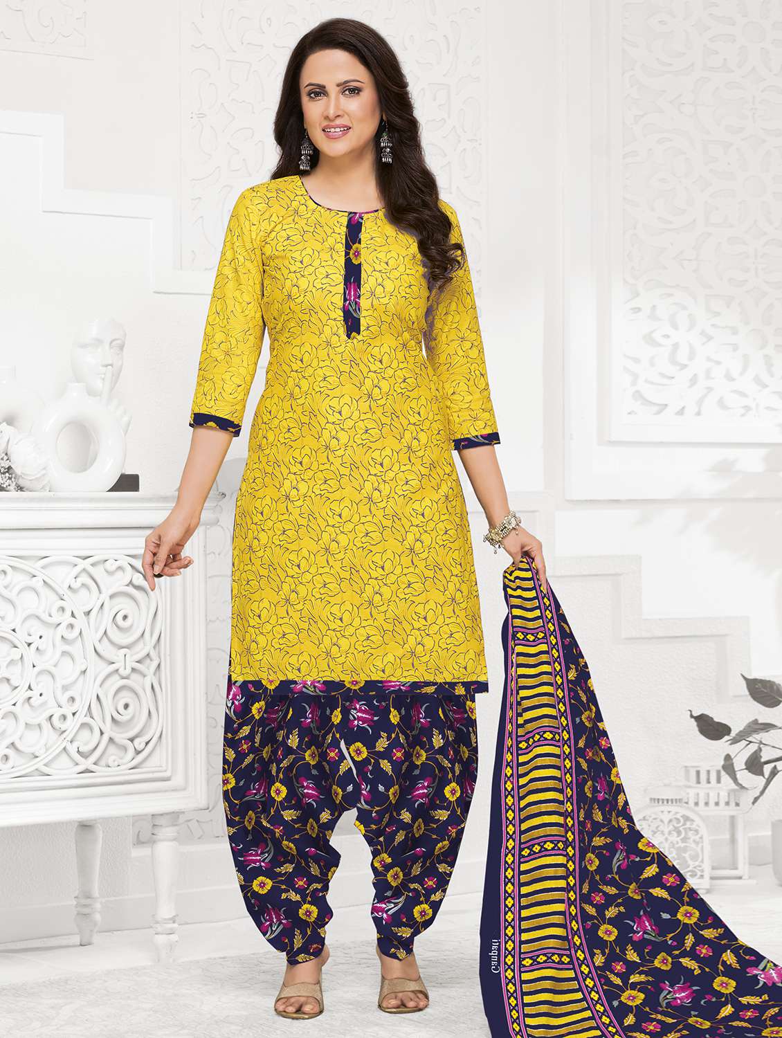 women floral three quarter sleeve kurta patiala with dupatta set