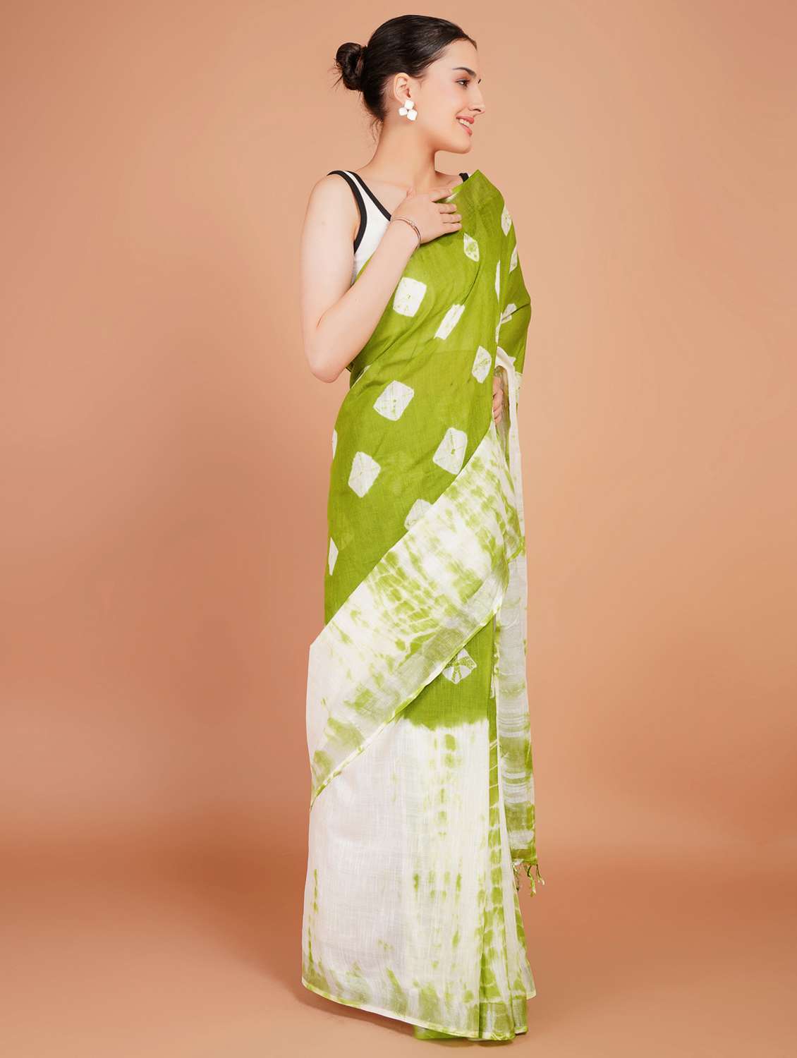 women tie & dye printed saree with blouse - 22253401 -  Standard Image - 3
