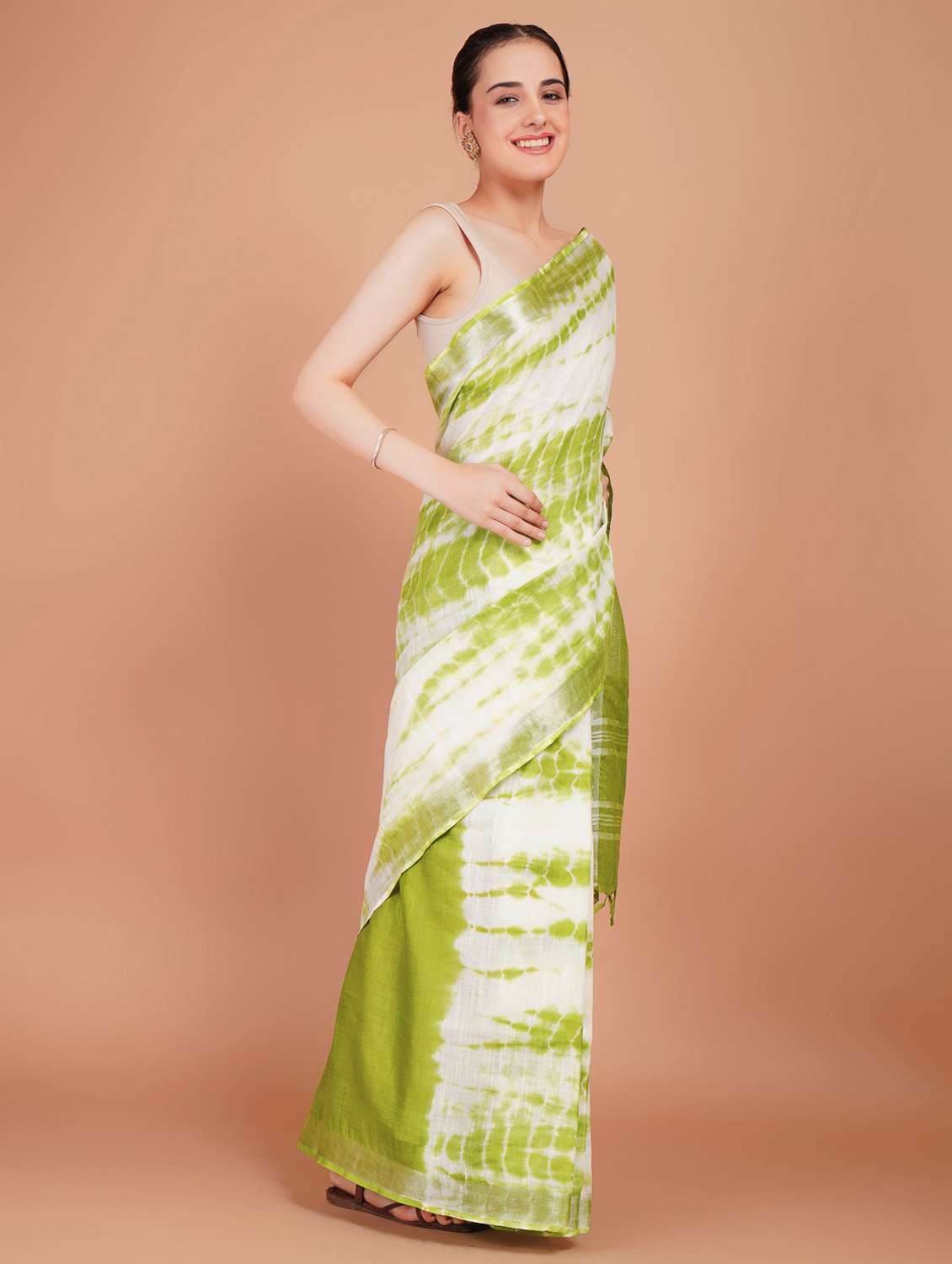 women tie & dye printed saree with blouse - 22253413 -  Standard Image - 3