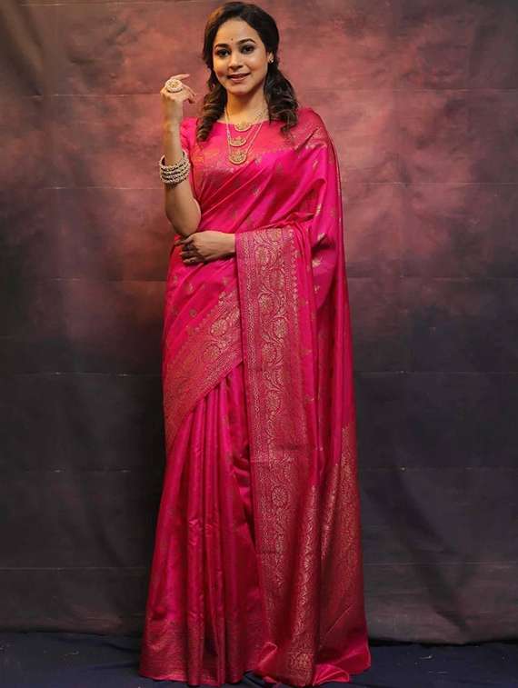 women self design banarasi saree with blouse
