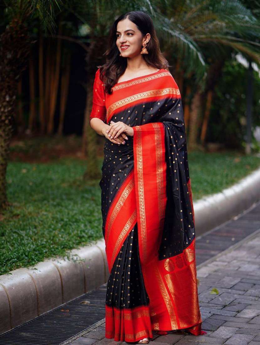 women self design banarasi saree with blouse