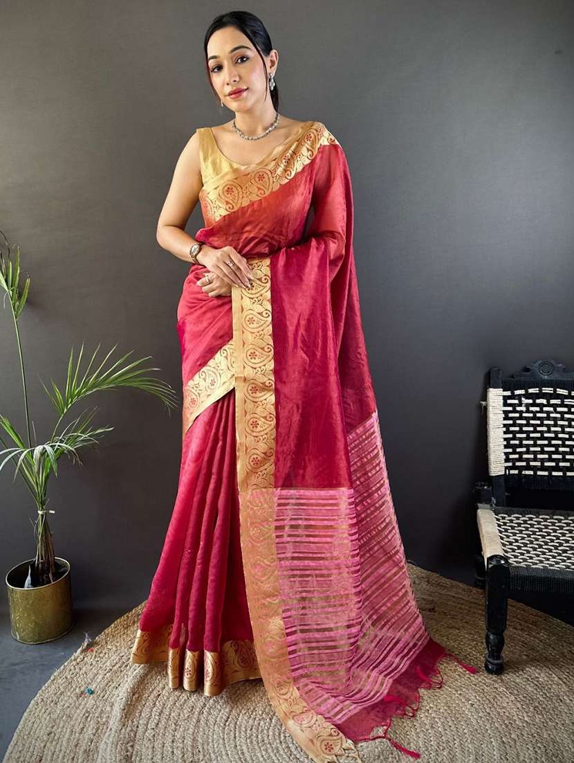 women self design bordered saree with blouse