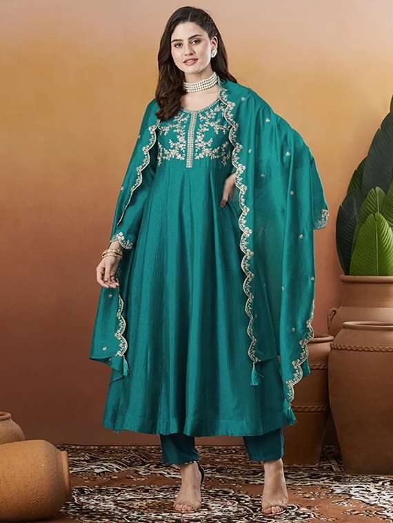 women solid with work long sleeve kurta pant with dupatta set